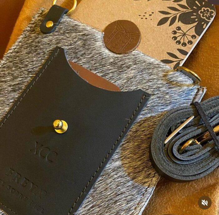 Porta celular Textura Animal - Imagen 3